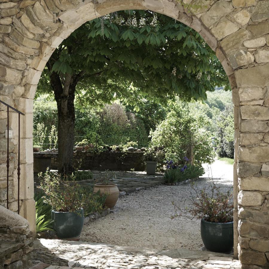 Отель La Cour Du Marronnier Pont-de-Barret Экстерьер фото