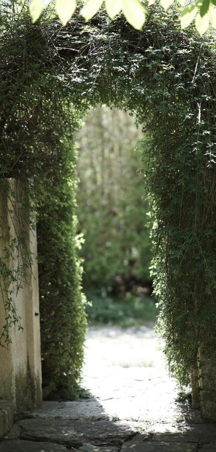 Отель La Cour Du Marronnier Pont-de-Barret Экстерьер фото